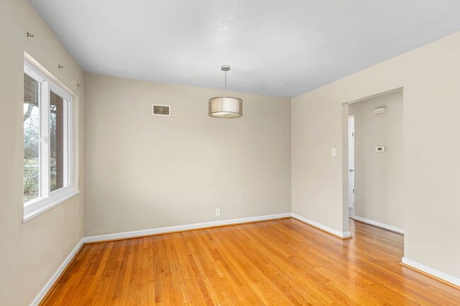 Building Photo - COMING SOON - Cozy & Charming Crestwood Single Family Home!