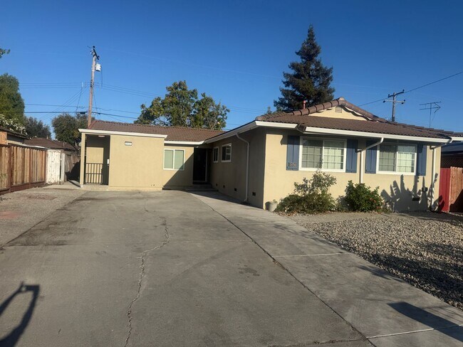 Building Photo - 1990 Bowers Ave