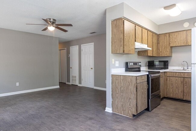 Building Photo - 832 E Indiana Ave