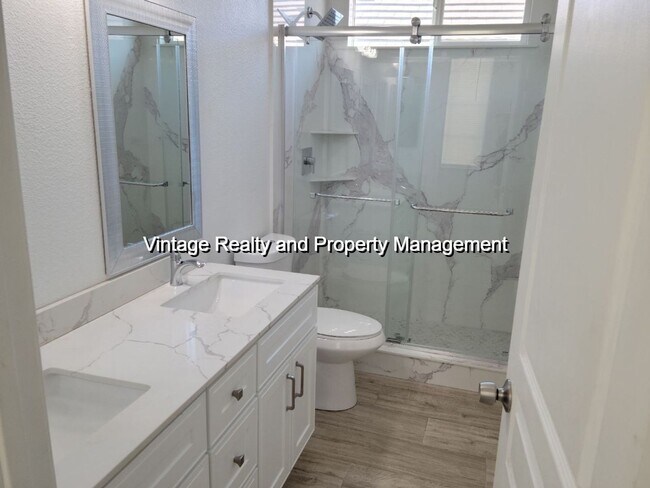 Building Photo - 1052 Foxfire Dr