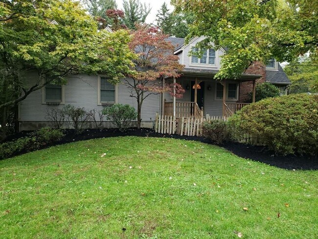 Building Photo - 926 Tibbetts Wick Rd