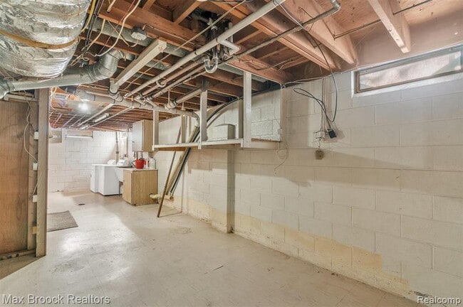 Building Photo - 1102 Davenport Dr