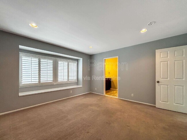 Building Photo - 5147 E Los Flores St