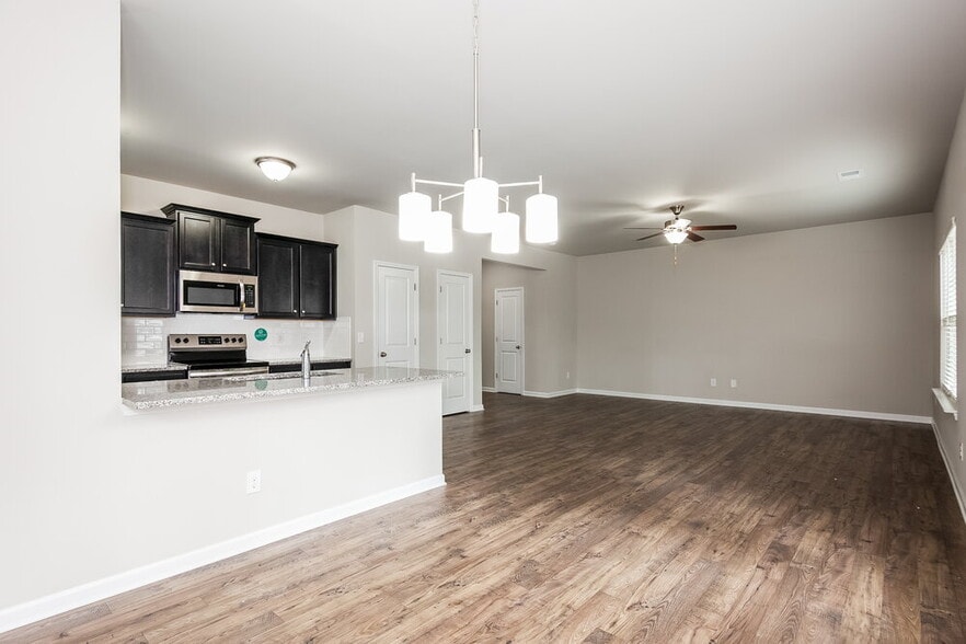 Building Photo - 1013 Helms Rd