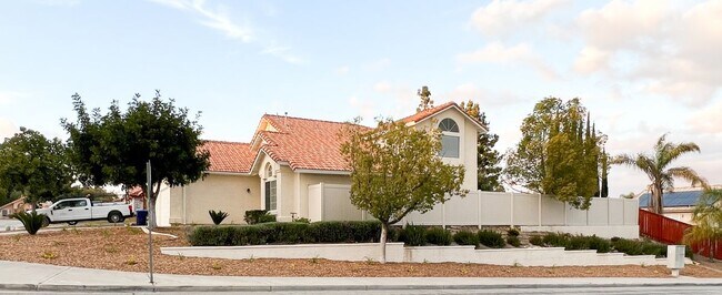 Building Photo - 8558 Sandhill Dr