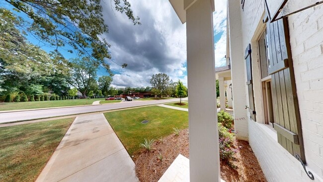 Building Photo - Like New Colonial Style Townhome close to Downtown Opelika