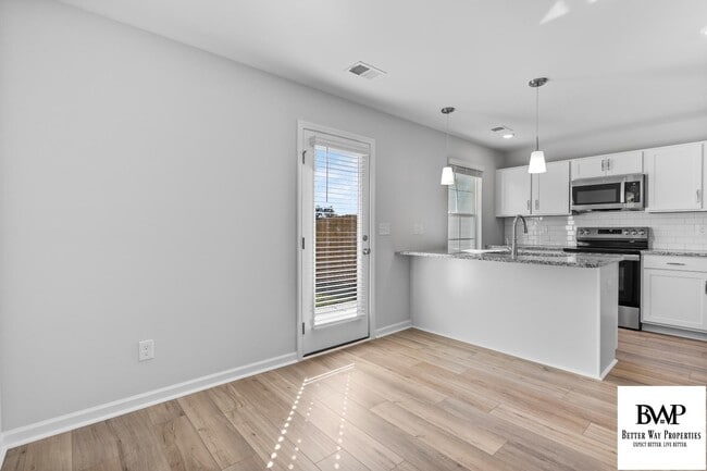 Building Photo - 1050 Astoria Dr