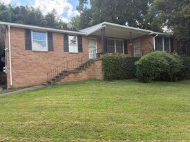 Building Photo - 804 Crescent Hill Rd