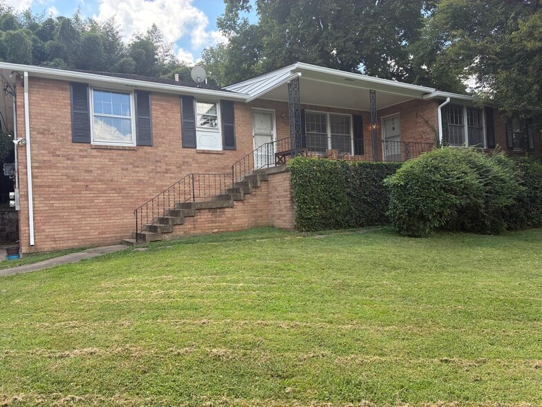 Primary Photo - 804 Crescent Hill Rd