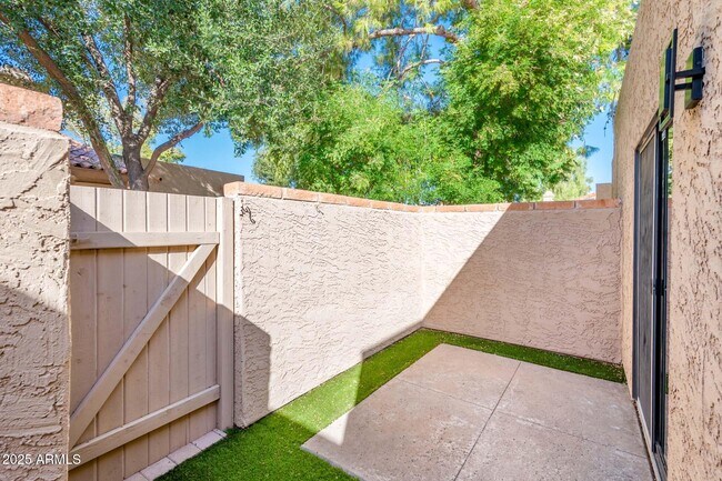 Building Photo - 6430 N 77th Way