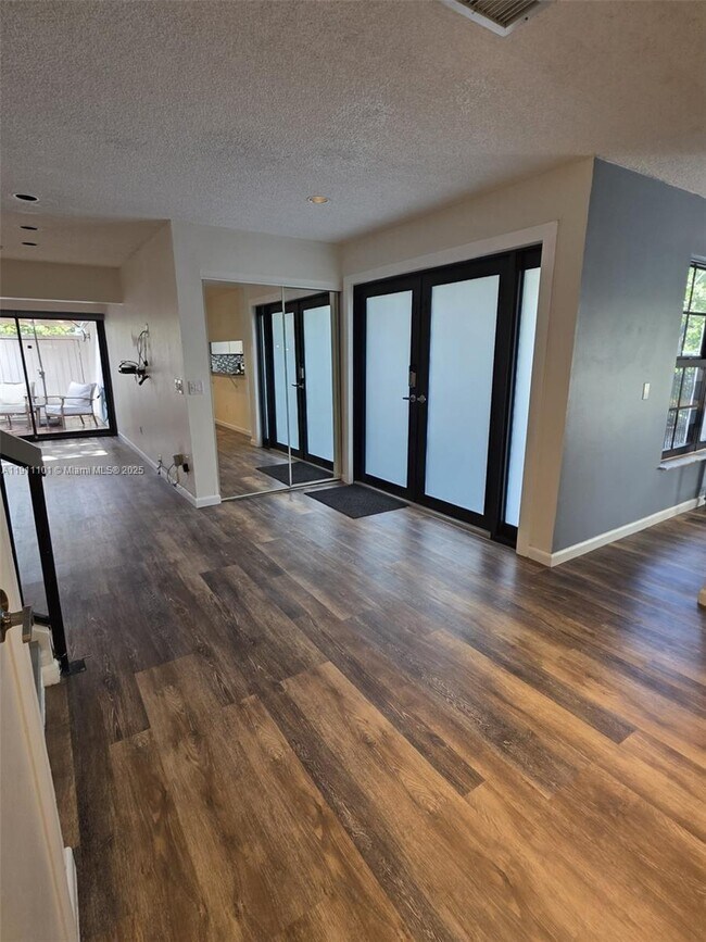 Building Photo - 20900 Leeward Ct