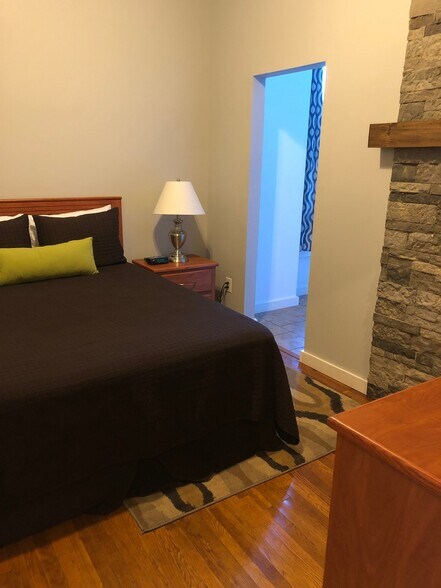 Building Photo - 35 E Market St