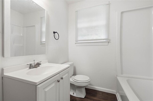 Building Photo - 105 Village Cir W