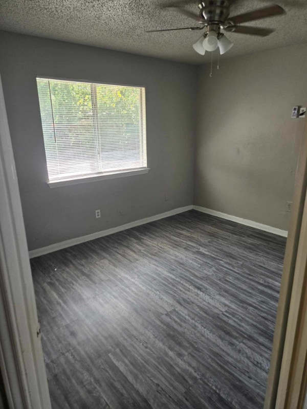 Building Photo - 2406 S Laredo St