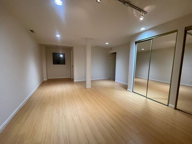 Building Photo - 1154 Kearny St