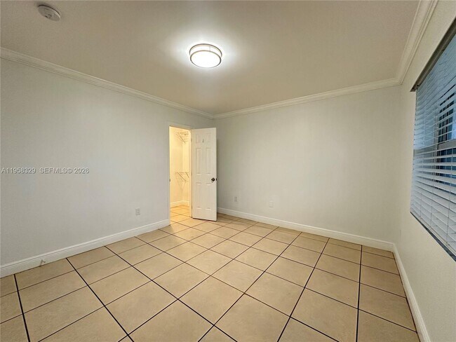 Building Photo - 2536 Van Buren St