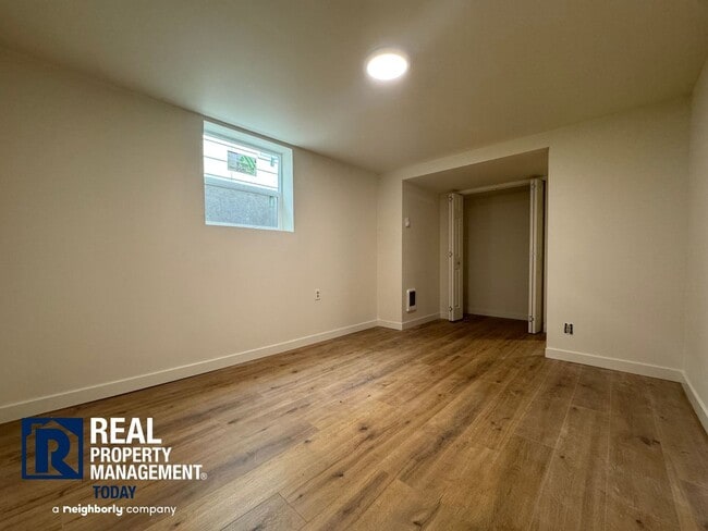 Building Photo - 910 N Union Ave