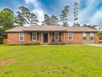 Building Photo - 3 Bed 2 Bath with a POOL in Martinez!