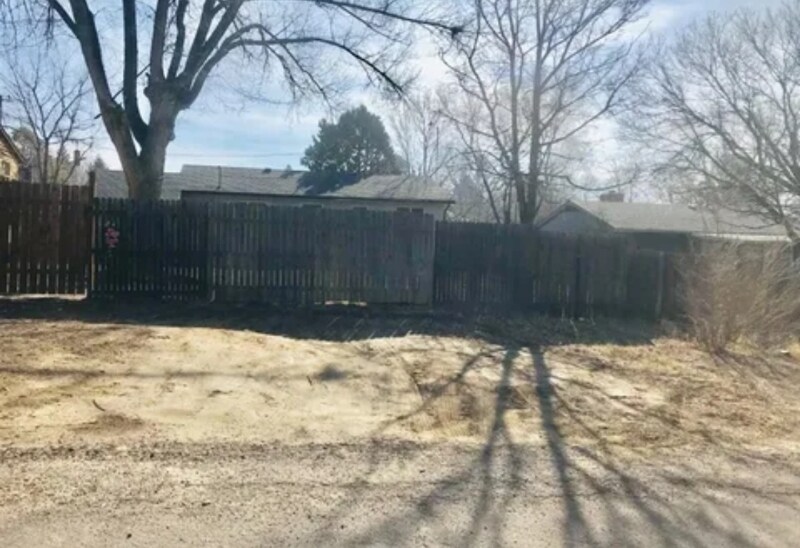 Building Photo - 2226 N Circle Dr