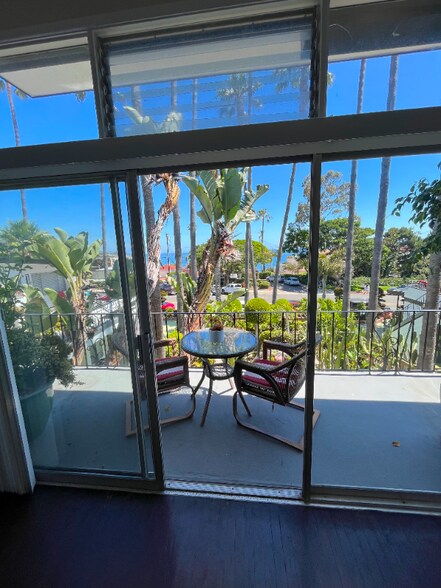 Building Photo - 250 Cliff Dr