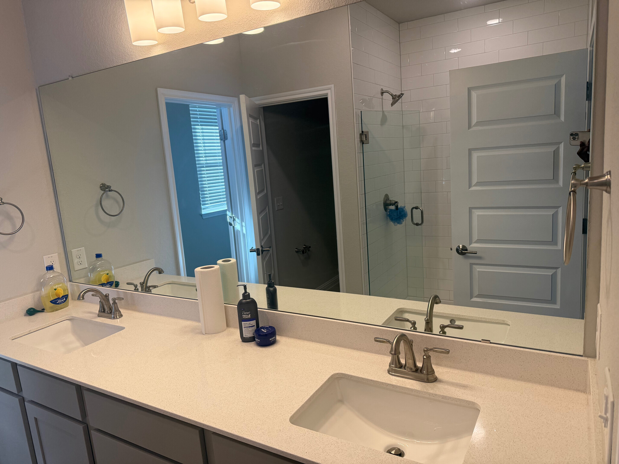 Building Photo - Room in House on Hamadryas Dr