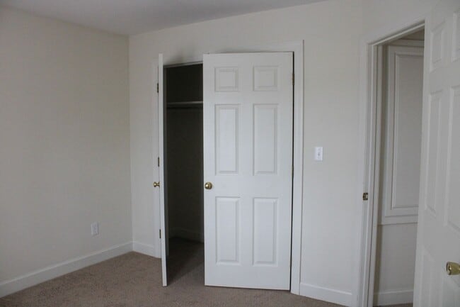 Building Photo - 4400 Dewfield Dr N