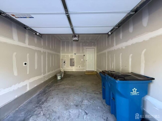 Building Photo - 616 Sadie Cir