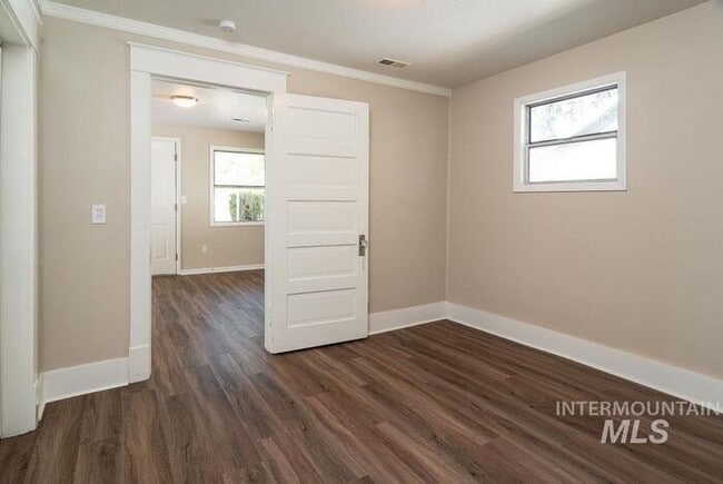 Building Photo - Charming 2 Bed, 1 Bath Single-Family Home with Large Backyard & RV Hookups!