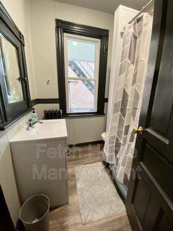 Building Photo - 19 S Ann St