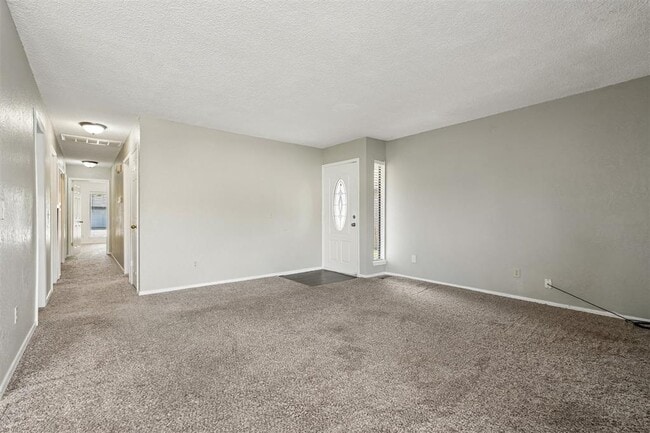 Building Photo - 3703 Southwind Ave