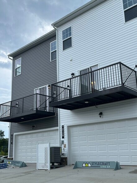 Building Photo - 2128 Blossom Trail Ave