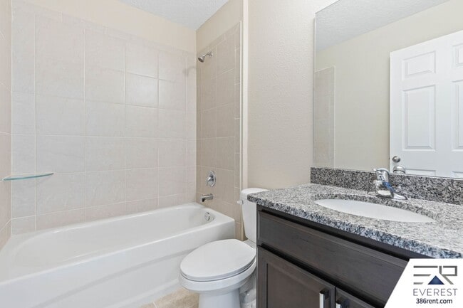 Building Photo - FULLY FENCED 3/2/2 IN DESIRABLE QUAIL HOLLOW