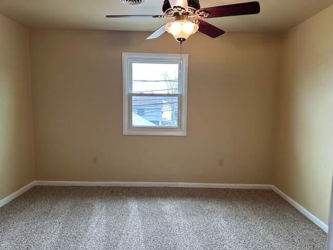 Building Photo - 10 E Front St