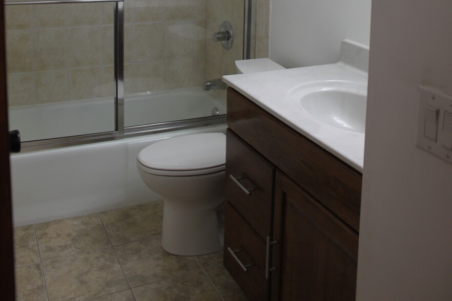 Bathroom - 4908 Chalet Dr