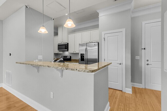 Building Photo - 200 River Landing Dr