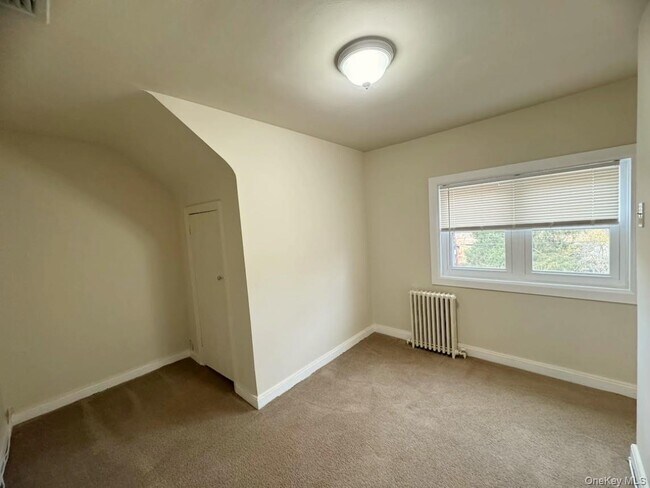 Building Photo - 5 Hall Ave