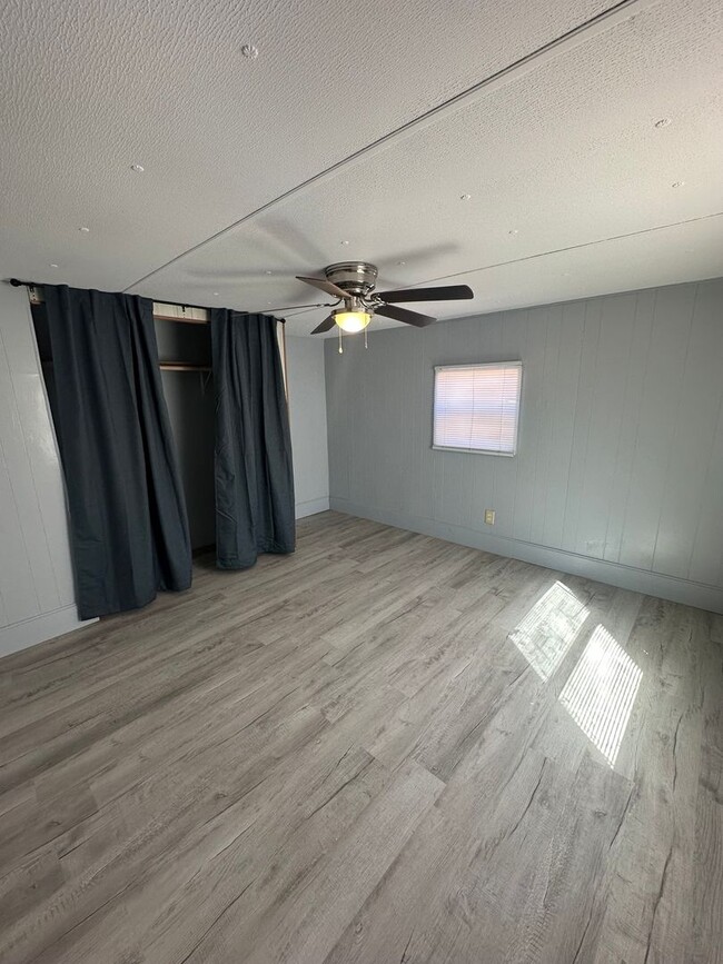 Building Photo - Modern 3 Bed 1 Bath!