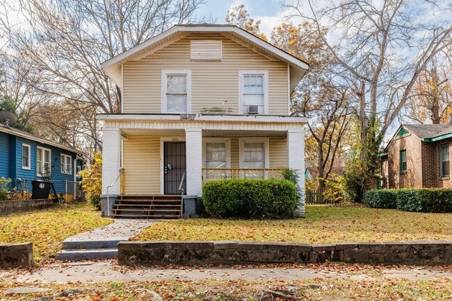 Building Photo - 4 Bedroom in West End