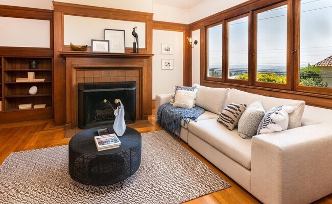 Building Photo - 7 Panoramic Way