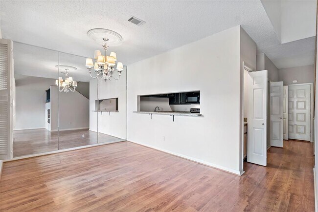 Building Photo - 3122 Camelot Dr