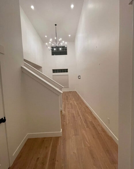 Building Photo - 792 S Aspen Pl