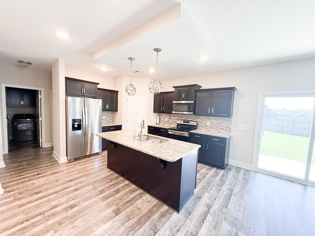 Building Photo - 1142 Eagle's View Dr
