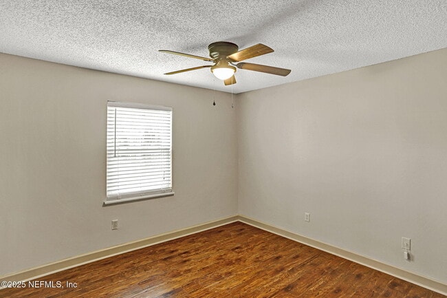 Building Photo - 2214 Luana Dr E