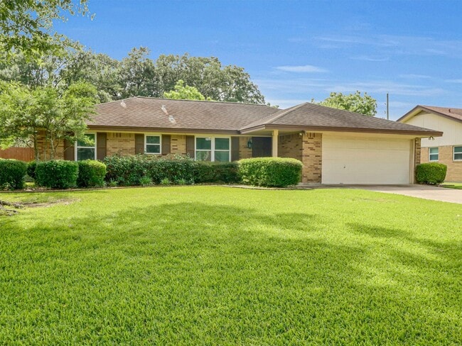 Building Photo - 805 Bluebonnet Ln
