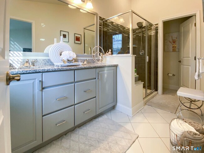 Building Photo - 62 Moorland Dr