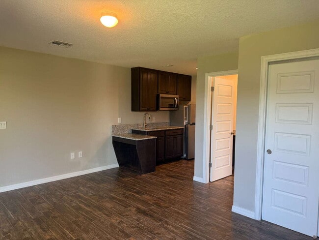 Building Photo - Beautiful and Spacious 3/2 with Separate Entrance 1/1 In-Law Suite, RV Parking