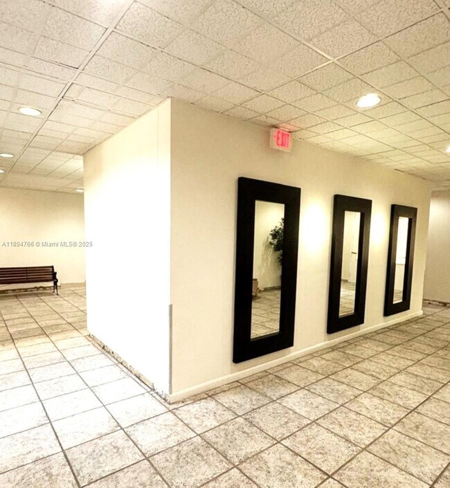 Building Photo - 900 NE 195th St