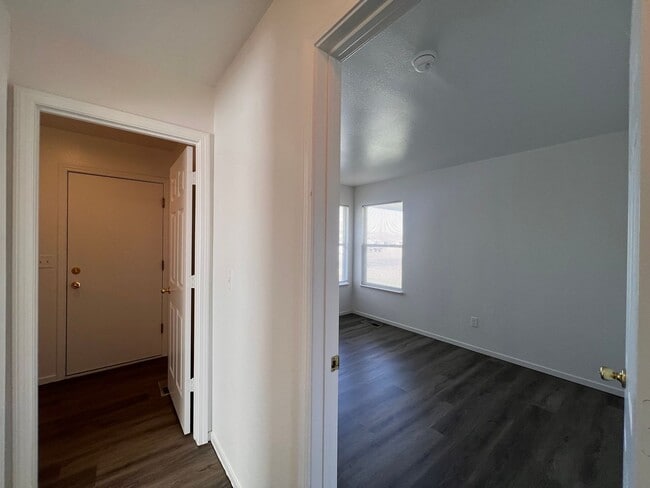 Building Photo - Cute Home in Donner Trail Estates.