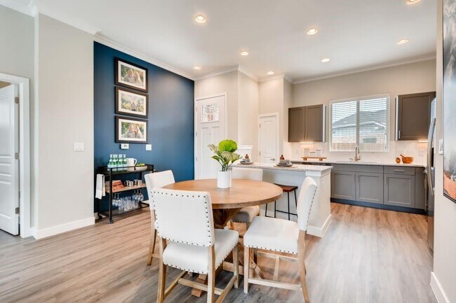 Building Photo - 8500 Comanche Springs Dr