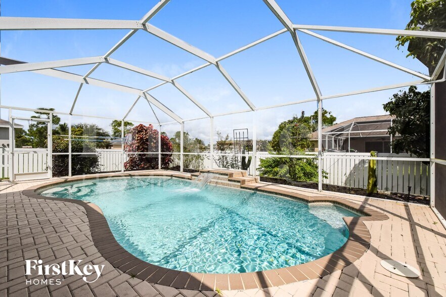 Building Photo - 1125 NE 33rd Ln